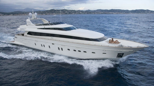 Price drop on Canados motor yacht Overside II