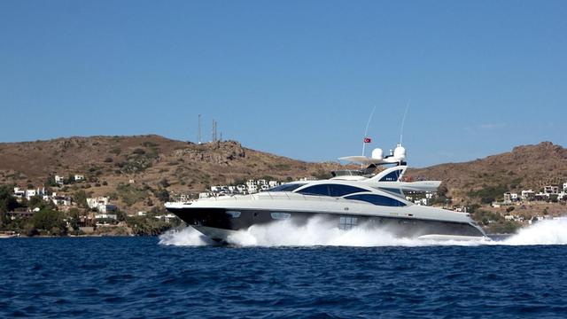 Azimut motor yacht Faver B sold