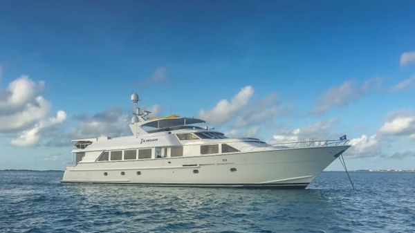 Hatteras motor yacht Tie Breaker sold