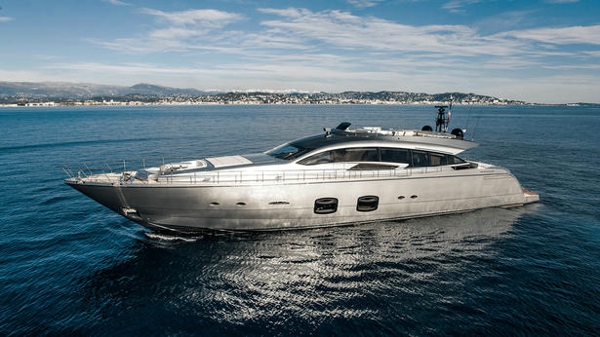 Major price cut on Pershing motor yacht Sandy