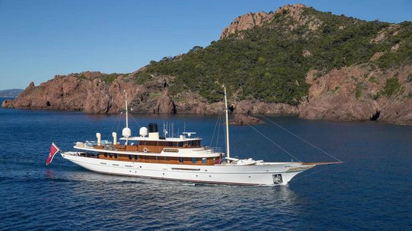 Turquoise motor yacht Amphitrite sold