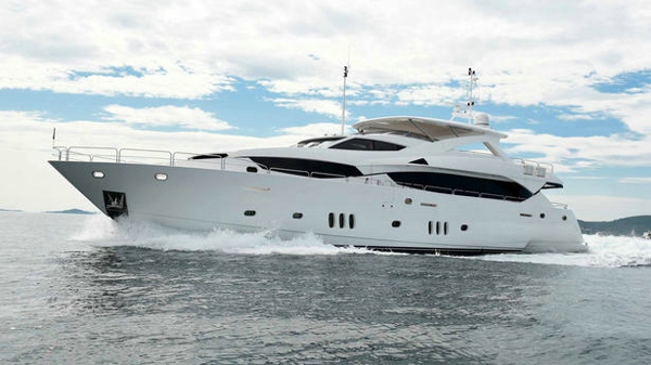 Sunseeker motor yacht Ira for sale