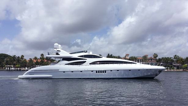 Price cut on Mangusta motor yacht Me Gusta