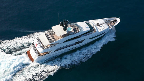 €550,000 price drop on Sanlorenzo motor yacht Elinor