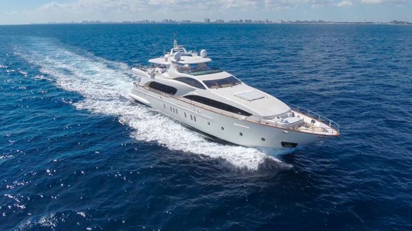 Azimut motor yacht Happy Hour now for sale with Reel Deal and IYC