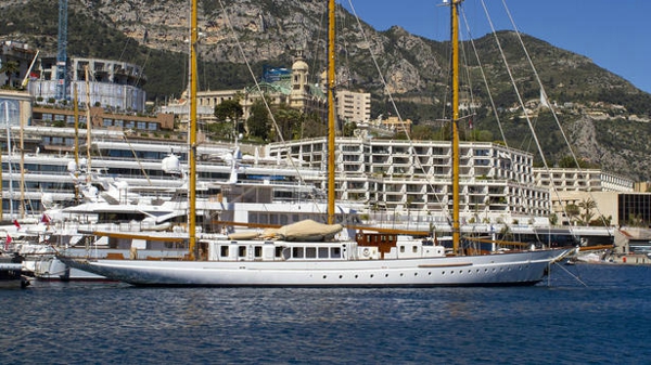 Price cut on classic sailing yacht Fleurtje