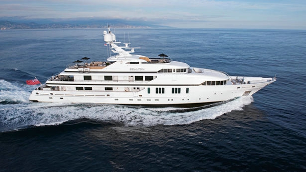 €5.4M price drop on VSY motor yacht Sealyon