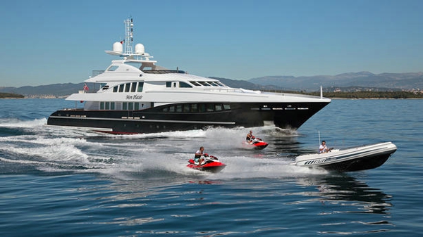 Heesen motor yacht Mon Plaisir sold