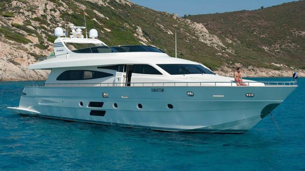 Canados motor yacht Ellisium for sale