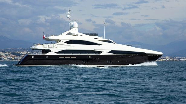 Price drop on Sunseeker motor yacht Moliver