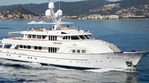 $1.91M price cut on Feadship motor yacht Praxis