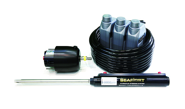 Hydraulic steering for inboard