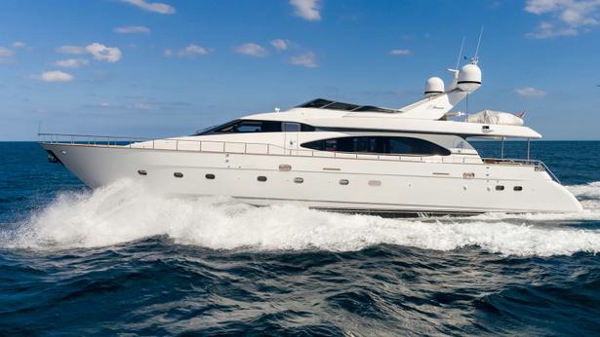 Azimut motor yacht Kokomo sold