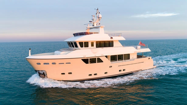 Further price cut on CdM explorer yacht Stella del Nord