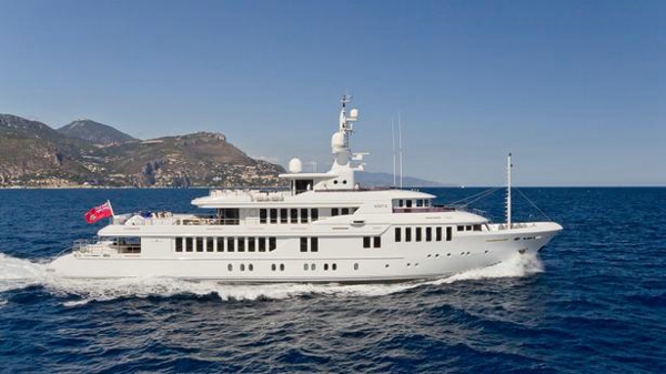 €1M price cut on Turquoise motor yacht Kinta