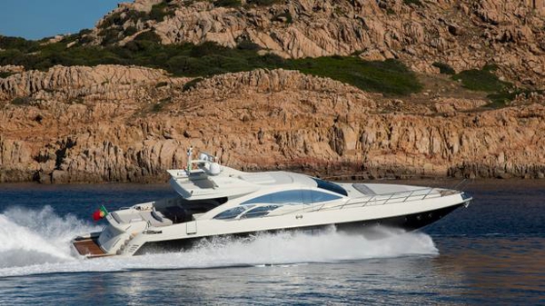 Azimut motor yacht Chimera sold