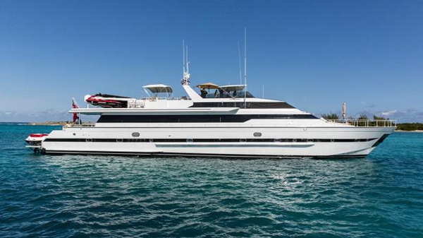 Versilcraft motor yacht Illusions offered for sale