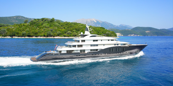 Icon Yachts Makes Good Progress with Icon 280