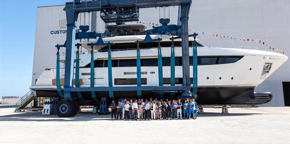 Custom Line Launch 5th Navetta 33 Unit