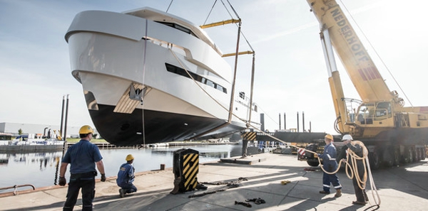 Lynx Yachts Launches First YXT 24 Evolution