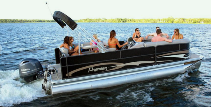 Pontoon boat