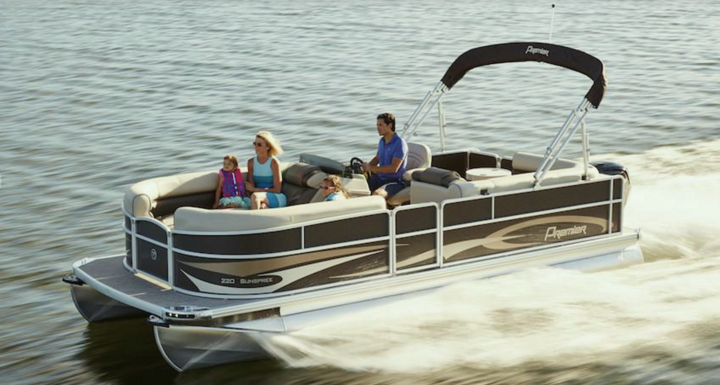 Pontoon boat
