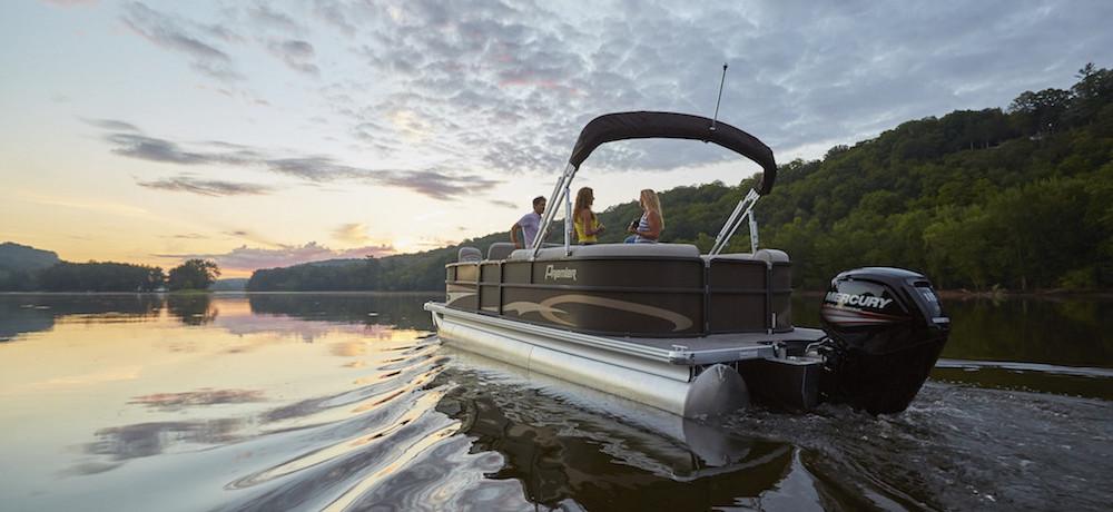 Pontoon boat