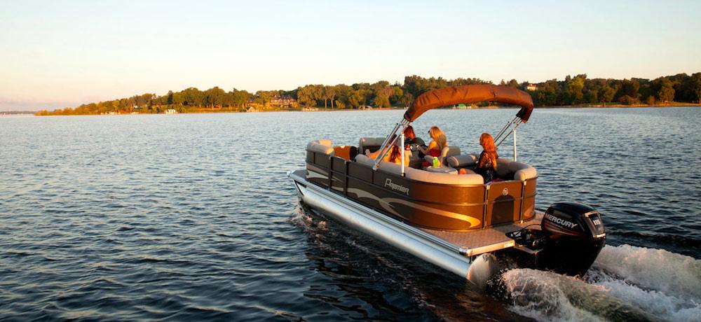 Pontoon boat