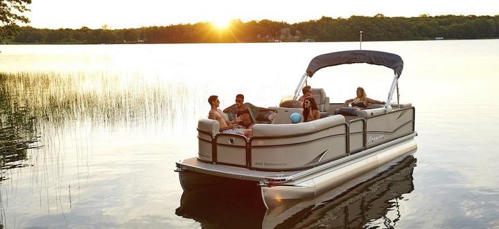 Pontoon boat