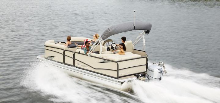 Pontoon boat