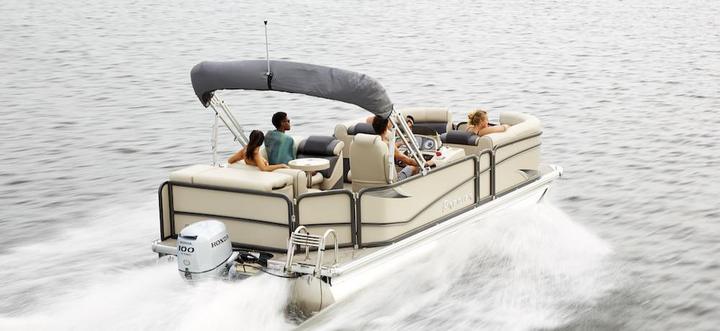 Pontoon boat