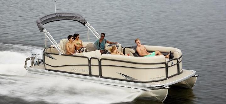 Pontoon boat
