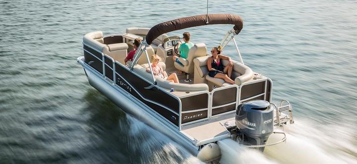 Pontoon boat
