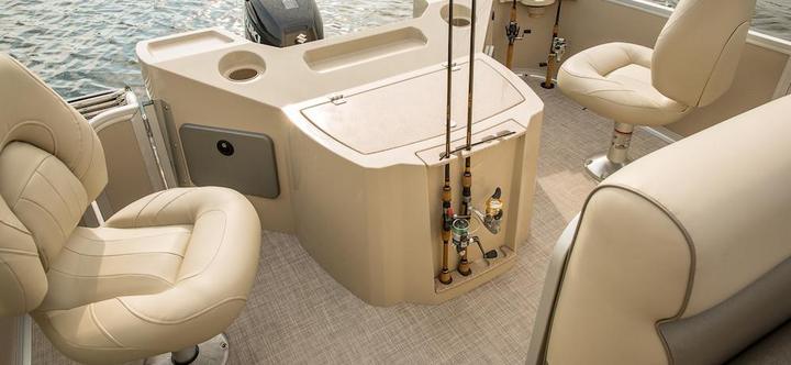 Pontoon boat