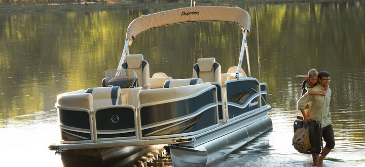 Pontoon boat