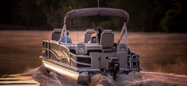 Pontoon boat