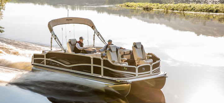 Pontoon boat