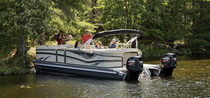 Pontoon boat