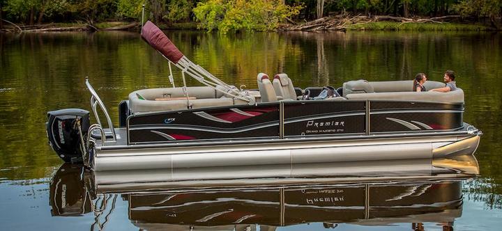 Pontoon boat