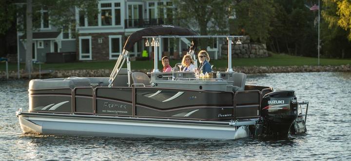 Pontoon boat