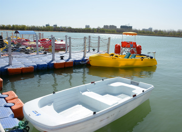 Recreational lounge chair boat