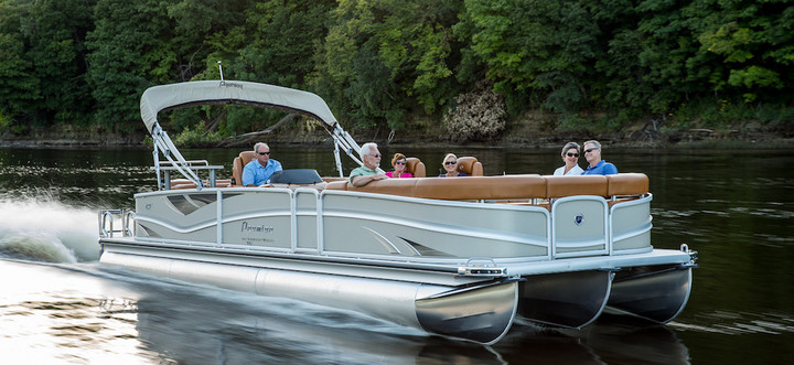 Pontoon boat