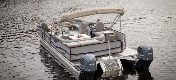 Pontoon boat