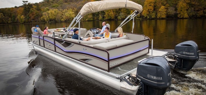 Pontoon boat