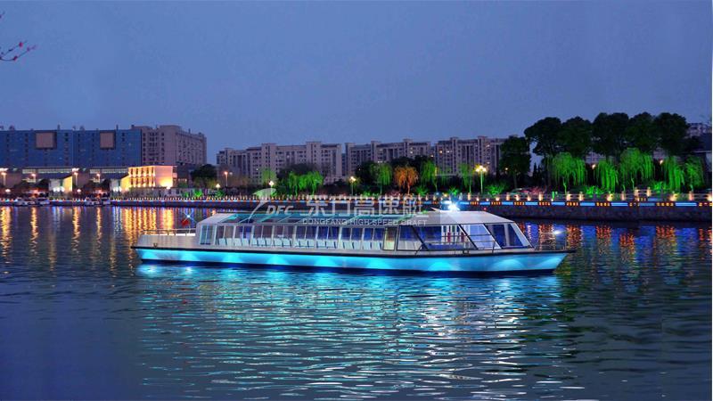 All transparent sightseeing boat with mobile roof