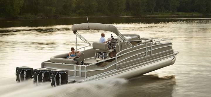 Pontoon boat