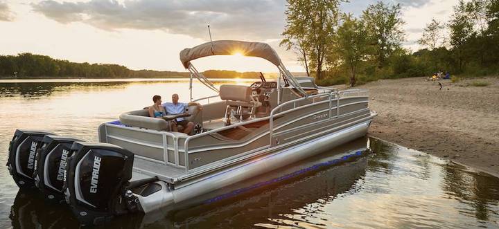 Pontoon boat