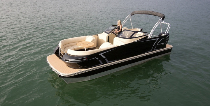 Pontoon boat