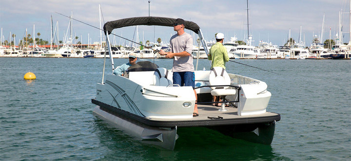 Pontoon boat