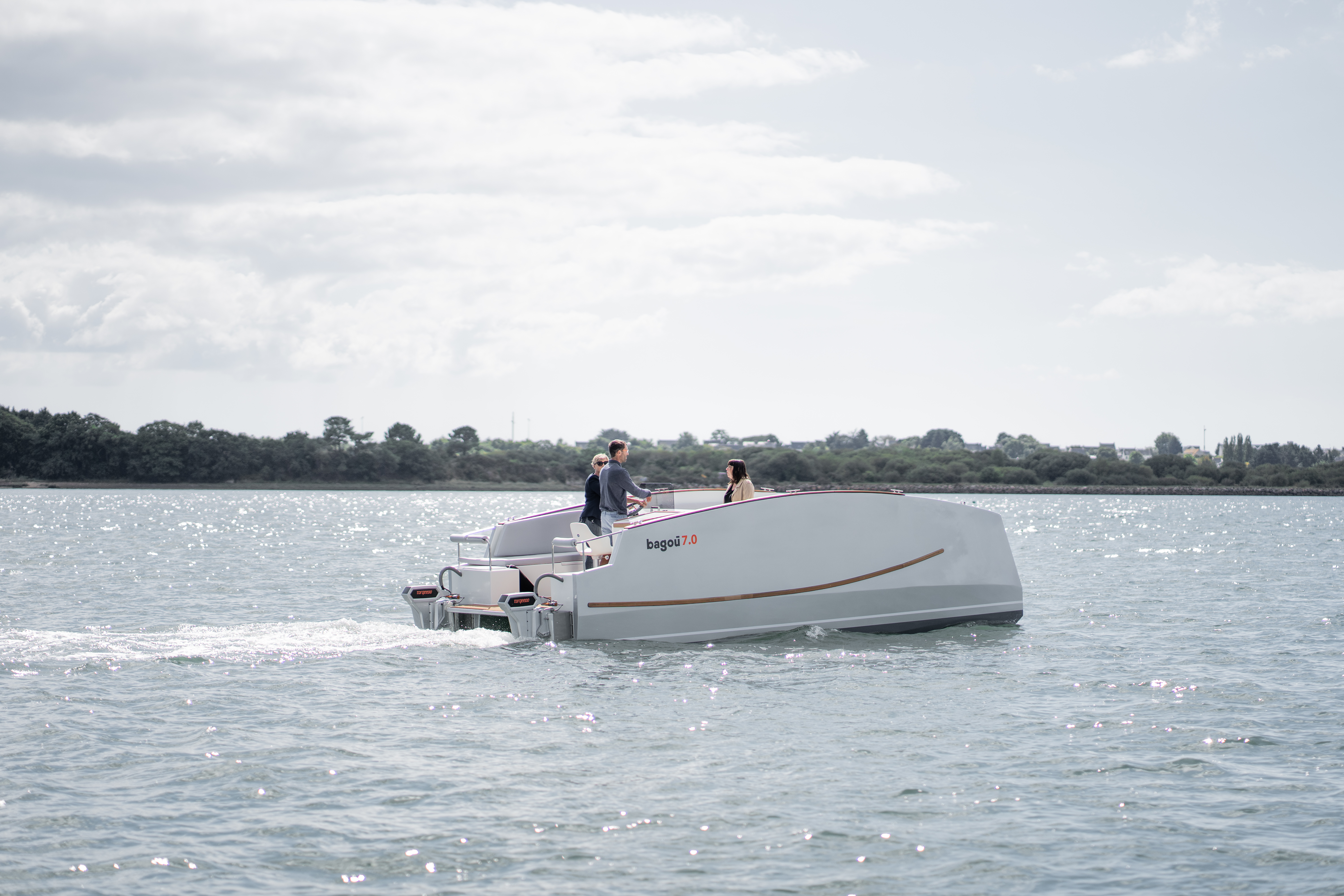 Bagoù 7.0 electric catamaran leisure boat